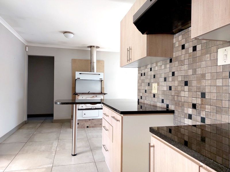 House For Sale in Sedgehill - Photo 6