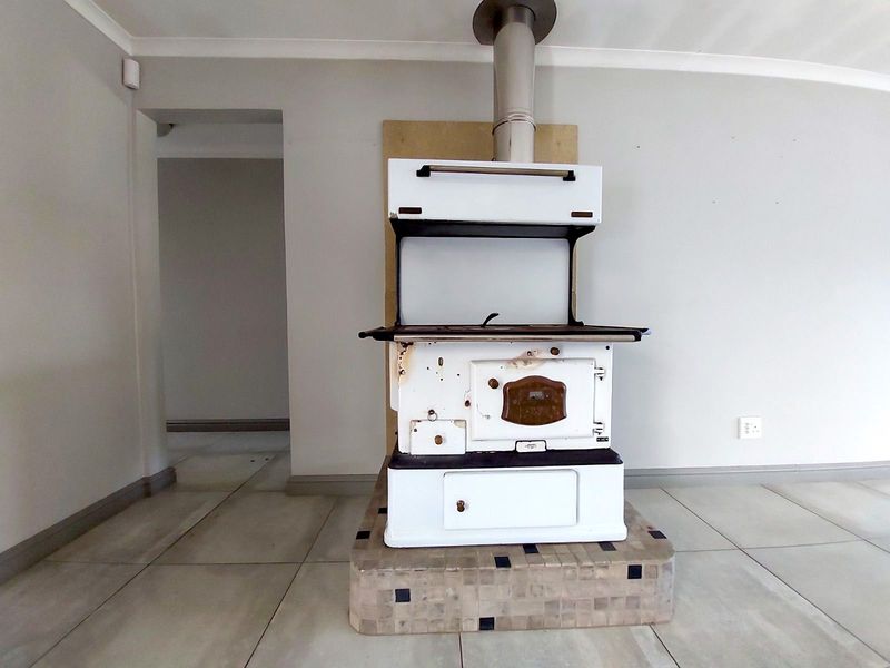 House For Sale in Sedgehill - Photo 8