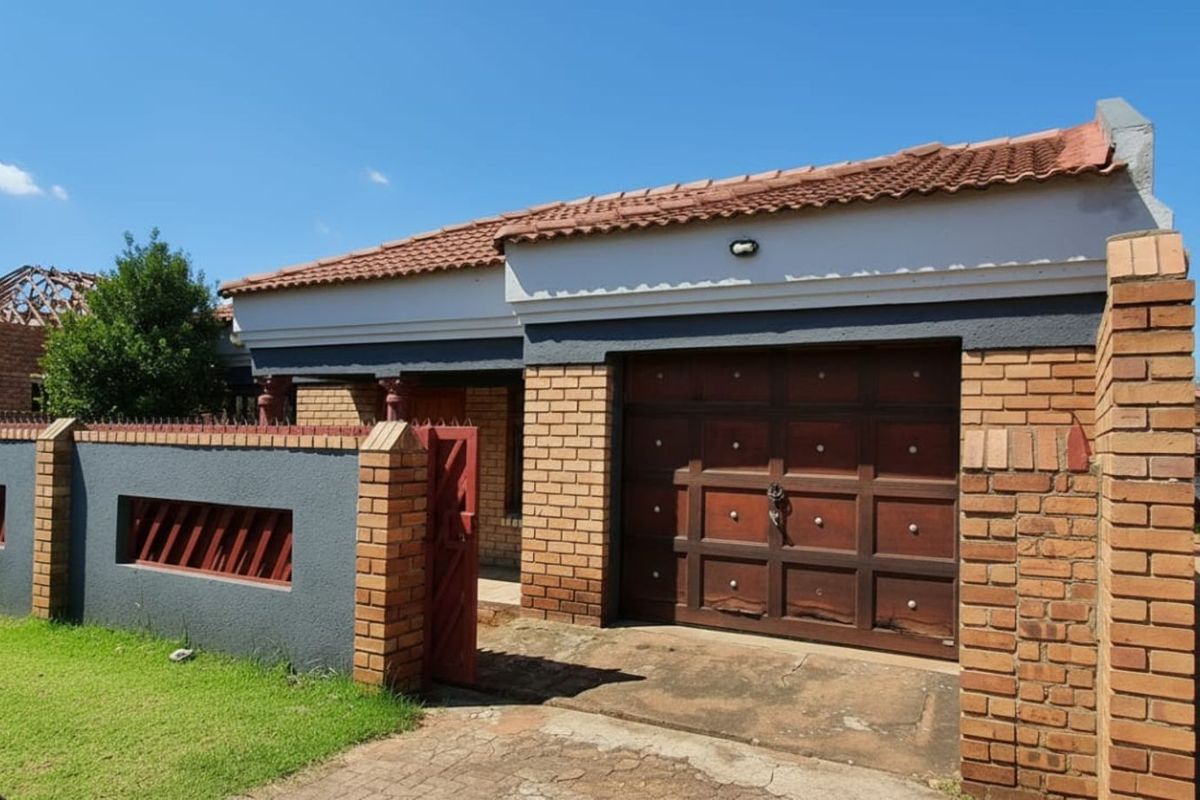 House For Sale in Mankweng - Photo 2