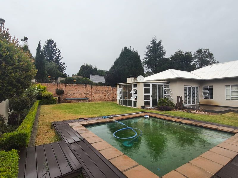 House To Rent in Fontainebleau - Photo 2