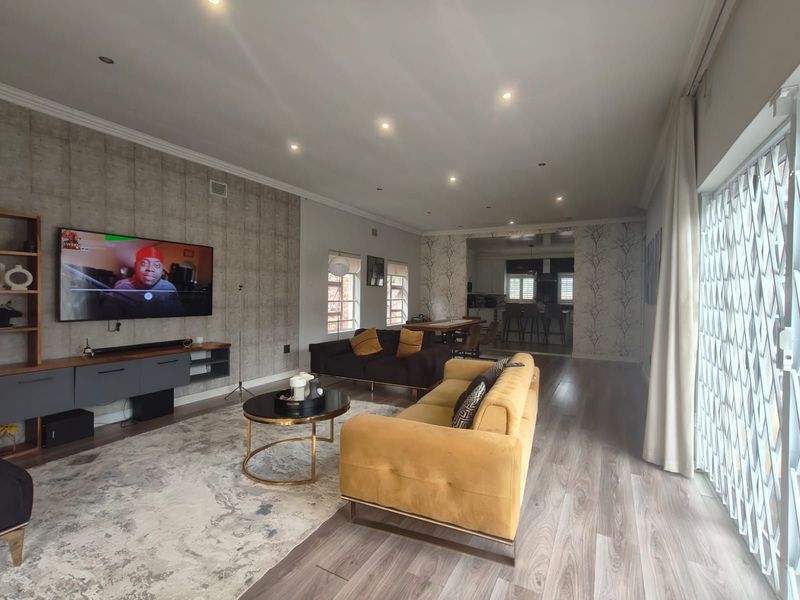 House To Rent in Fontainebleau - Photo 4