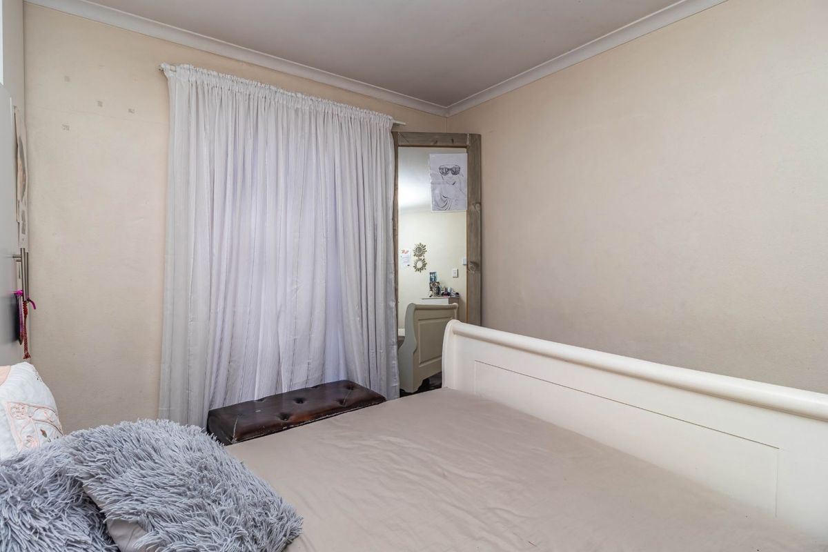 House For Sale in Brooklyn - Photo 4