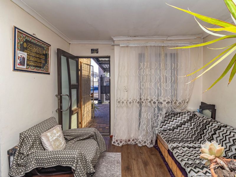 House For Sale in Brooklyn - Photo 3