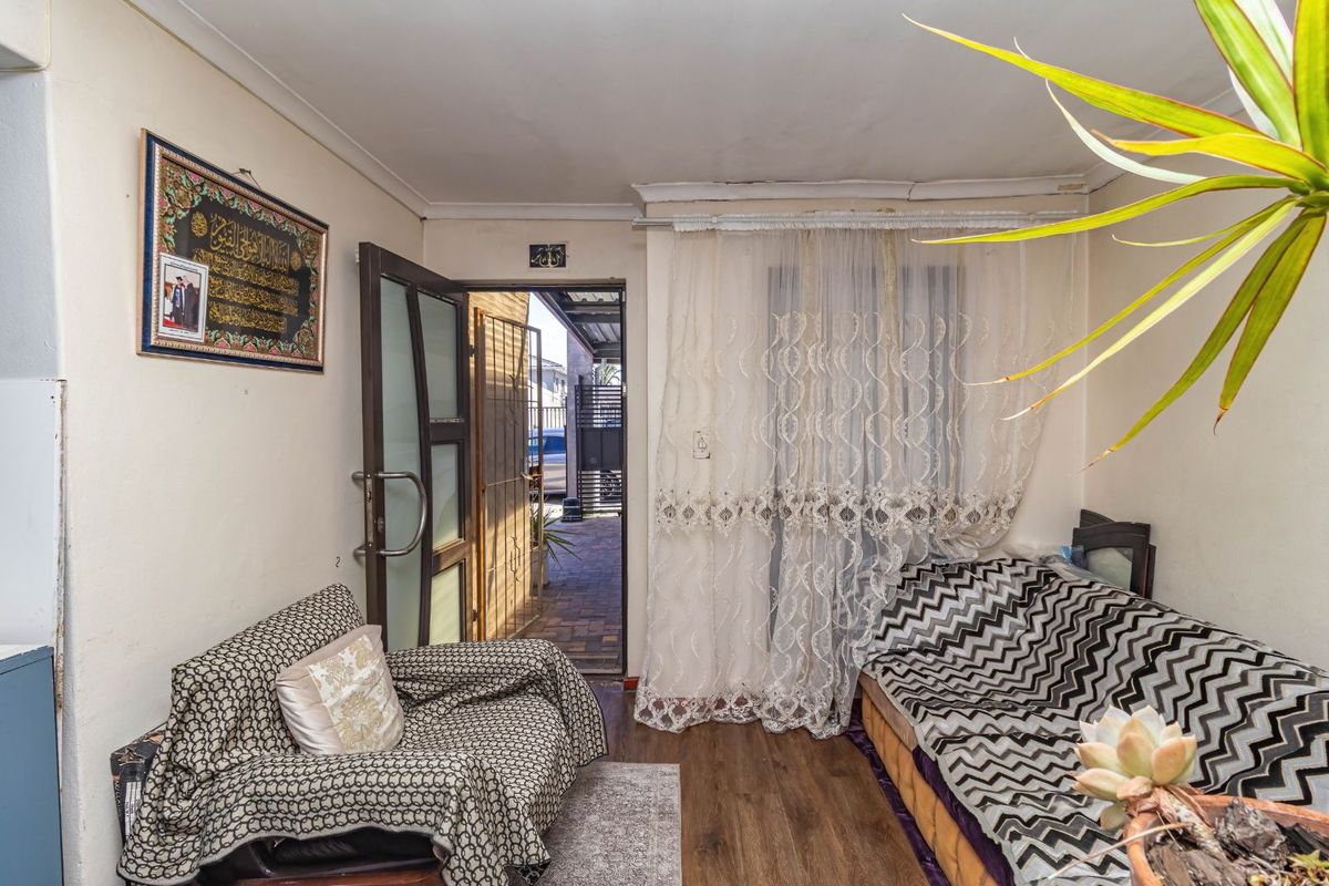 House For Sale in Brooklyn - Photo 3