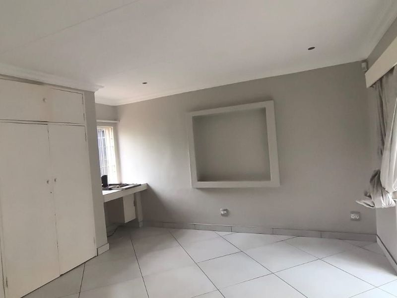 House For Sale in Menlo Park - Photo 8