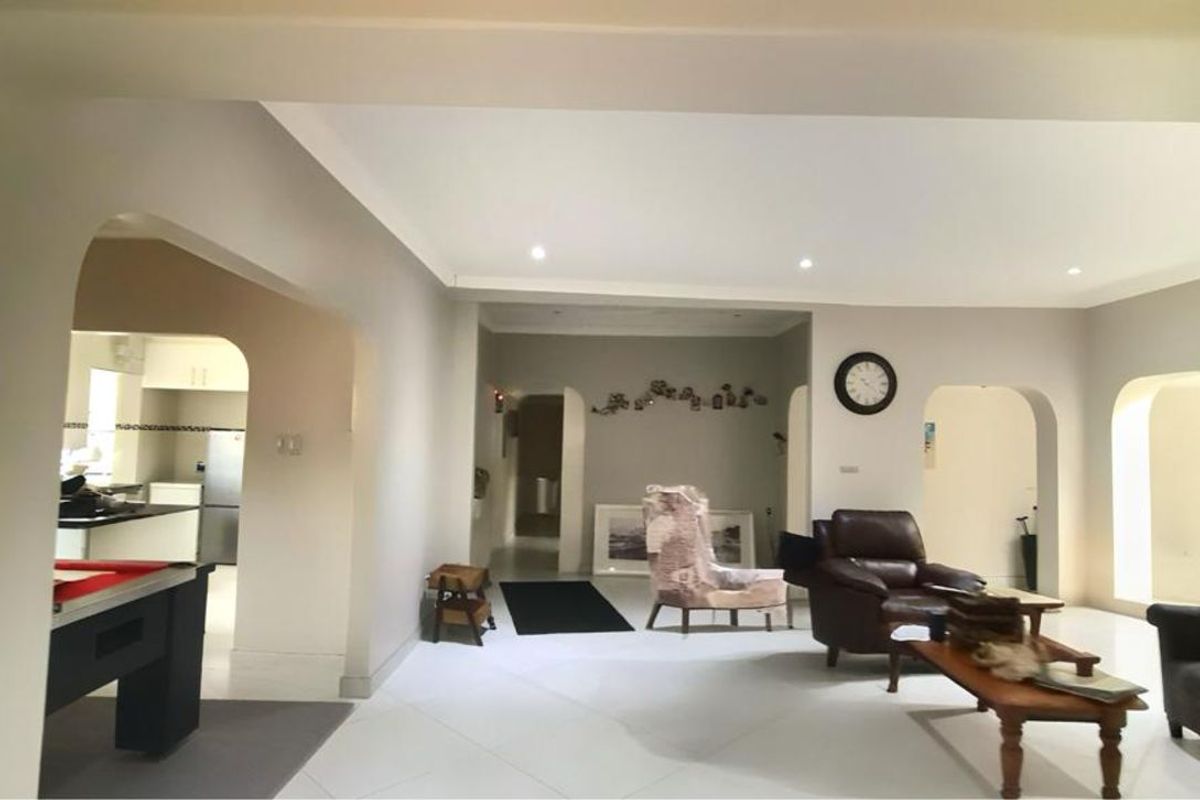 House For Sale in Menlo Park - Photo 2