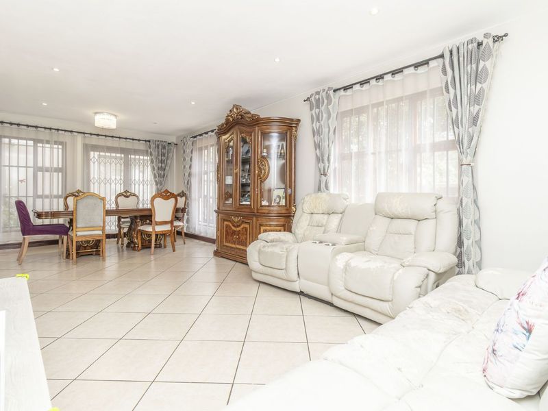 House For Sale in Bromhof - Photo 5