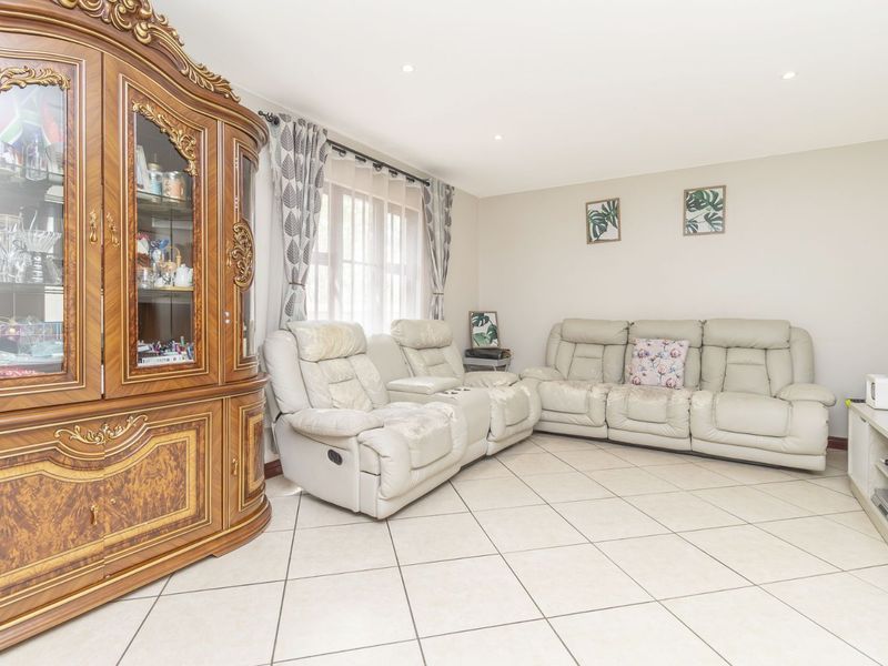 House For Sale in Bromhof - Photo 6