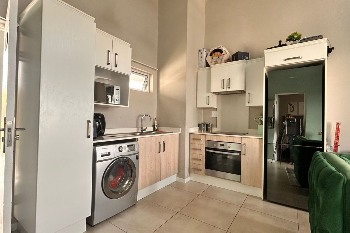 House For Sale in Paulshof - Photo 3
