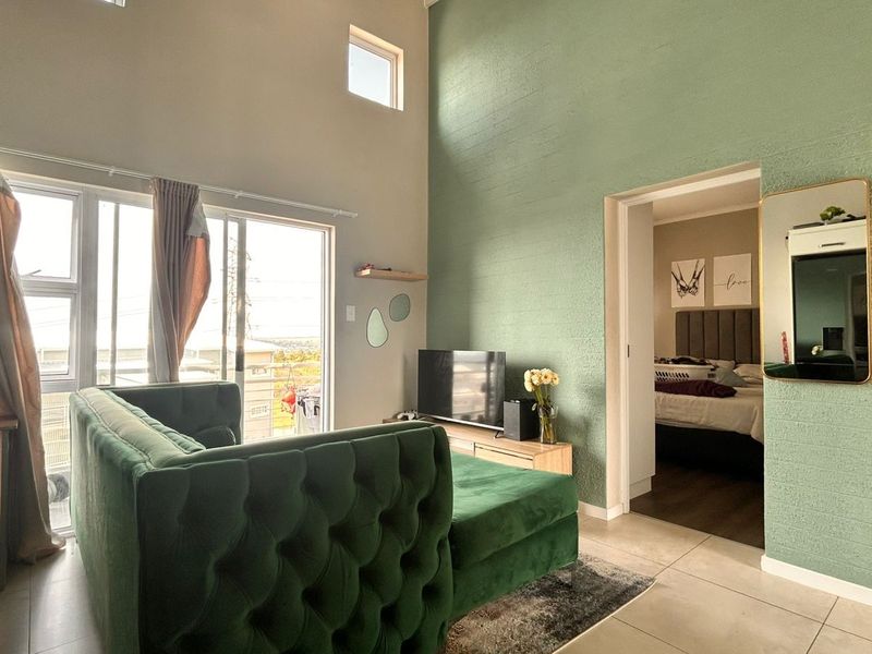 House For Sale in Paulshof - Photo 2
