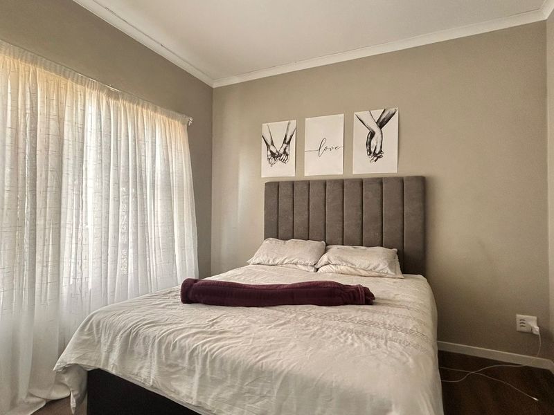 House For Sale in Paulshof - Photo 4
