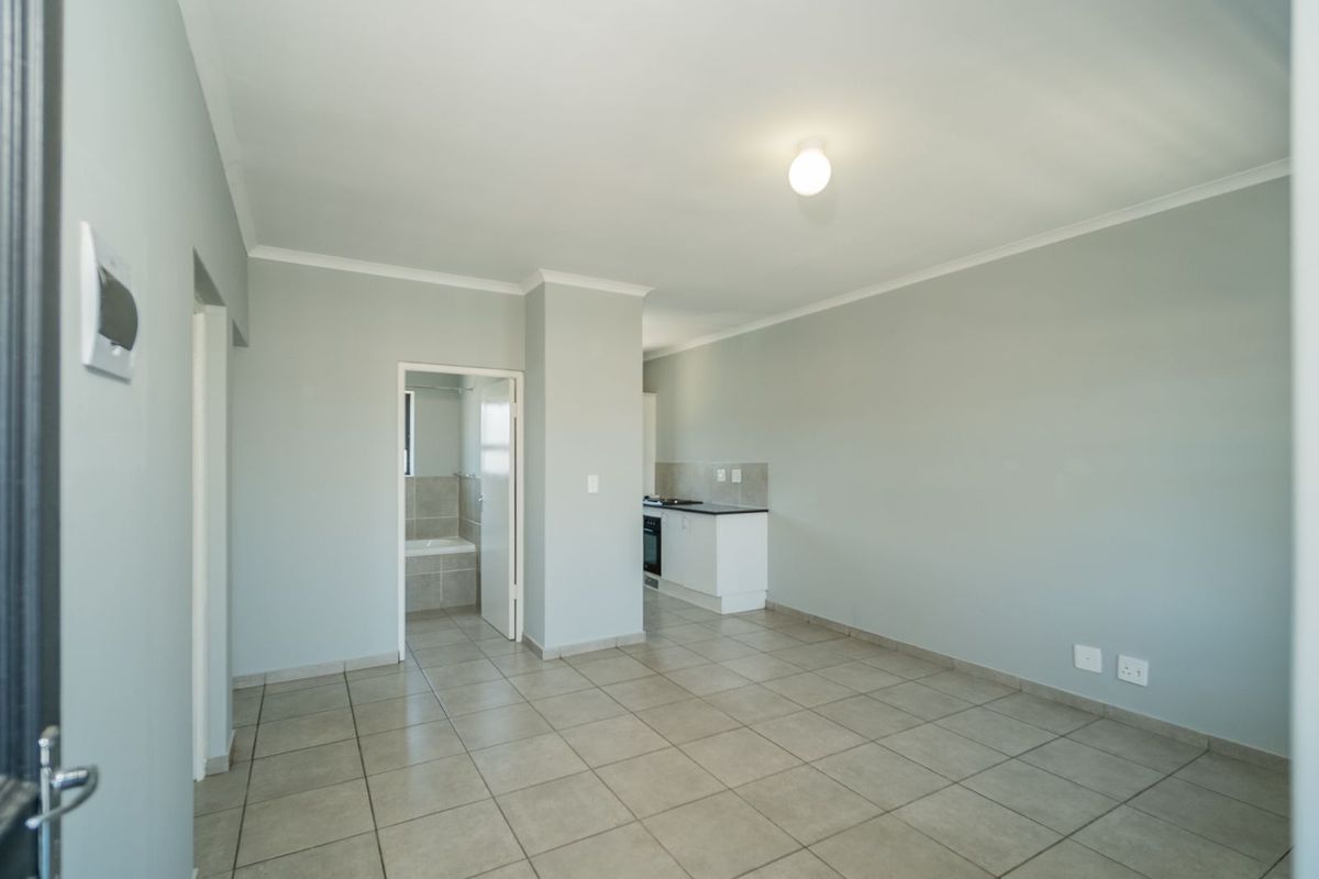 Apartment For Sale in Parklands East - Photo 3