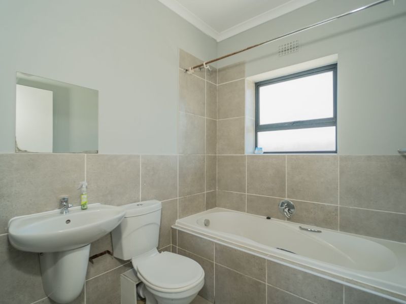 Apartment For Sale in Parklands East - Photo 10