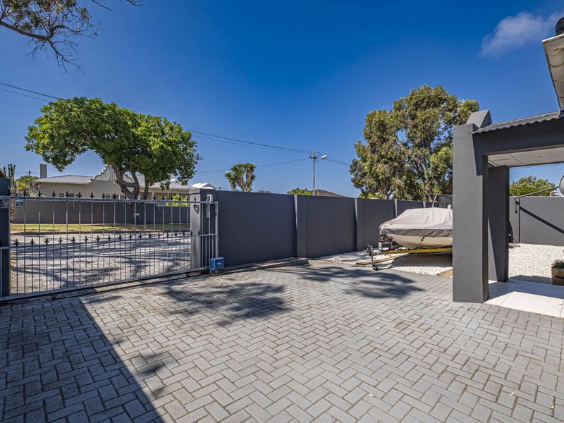 House For Sale in Newton Park - Photo 2