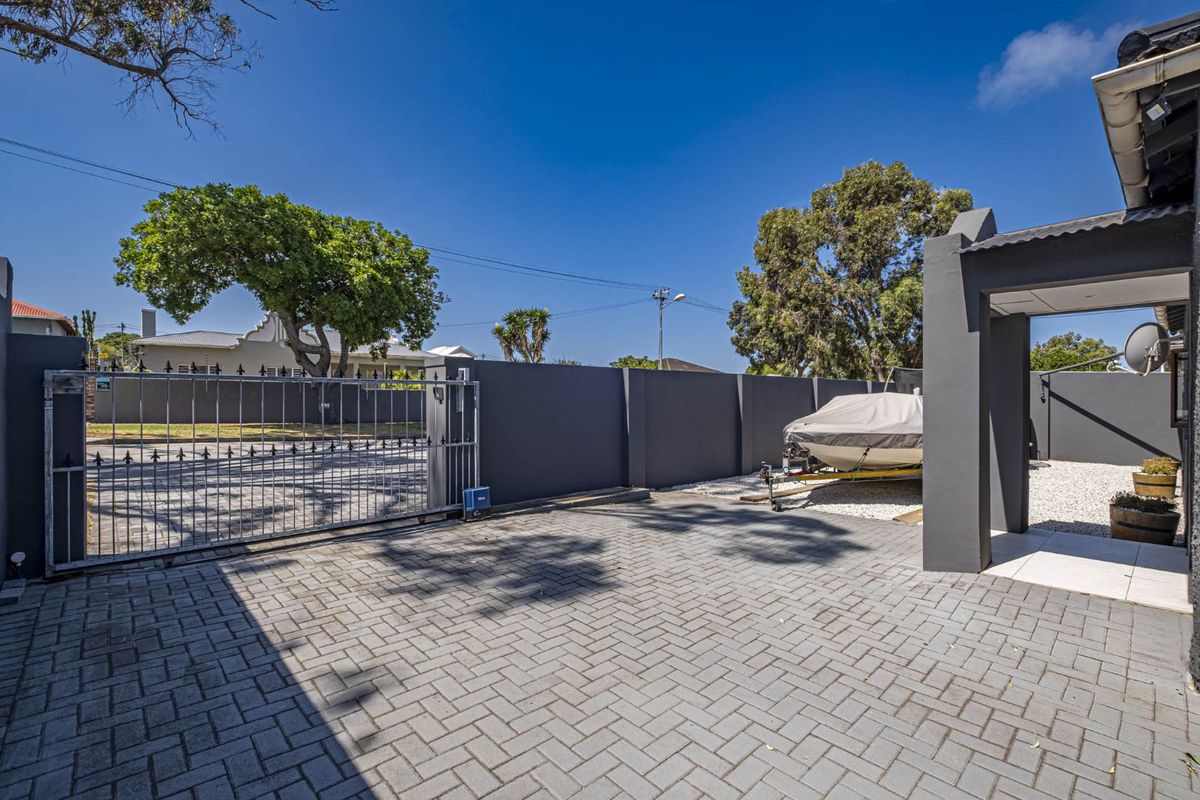 House For Sale in Newton Park - Photo 2