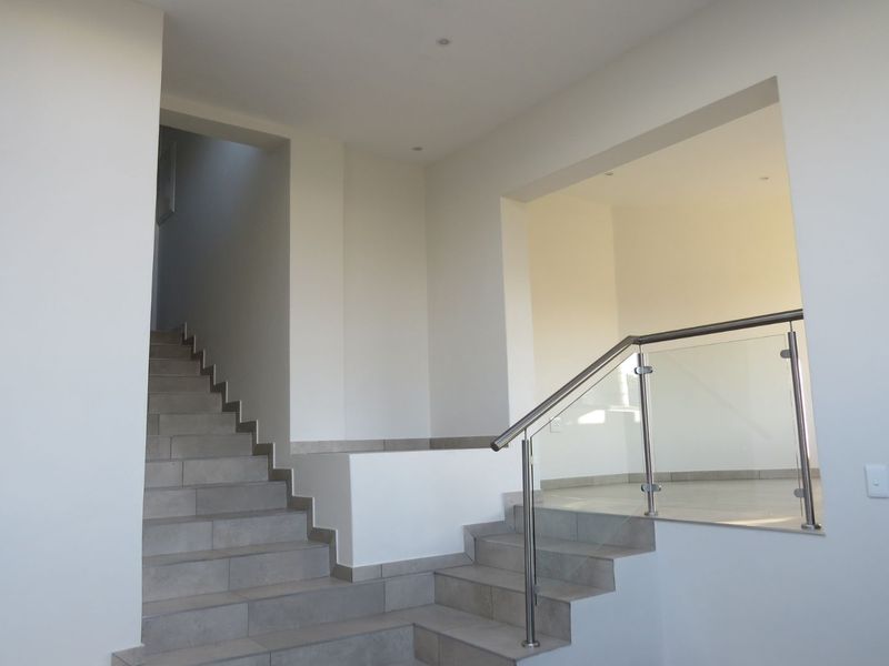 House For Sale in Glenvista - Photo 8