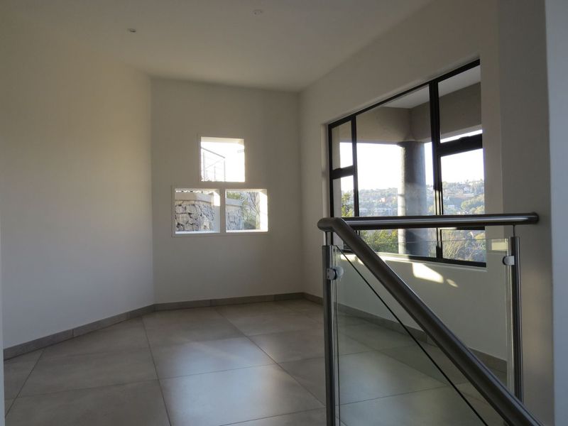 House For Sale in Glenvista - Photo 6