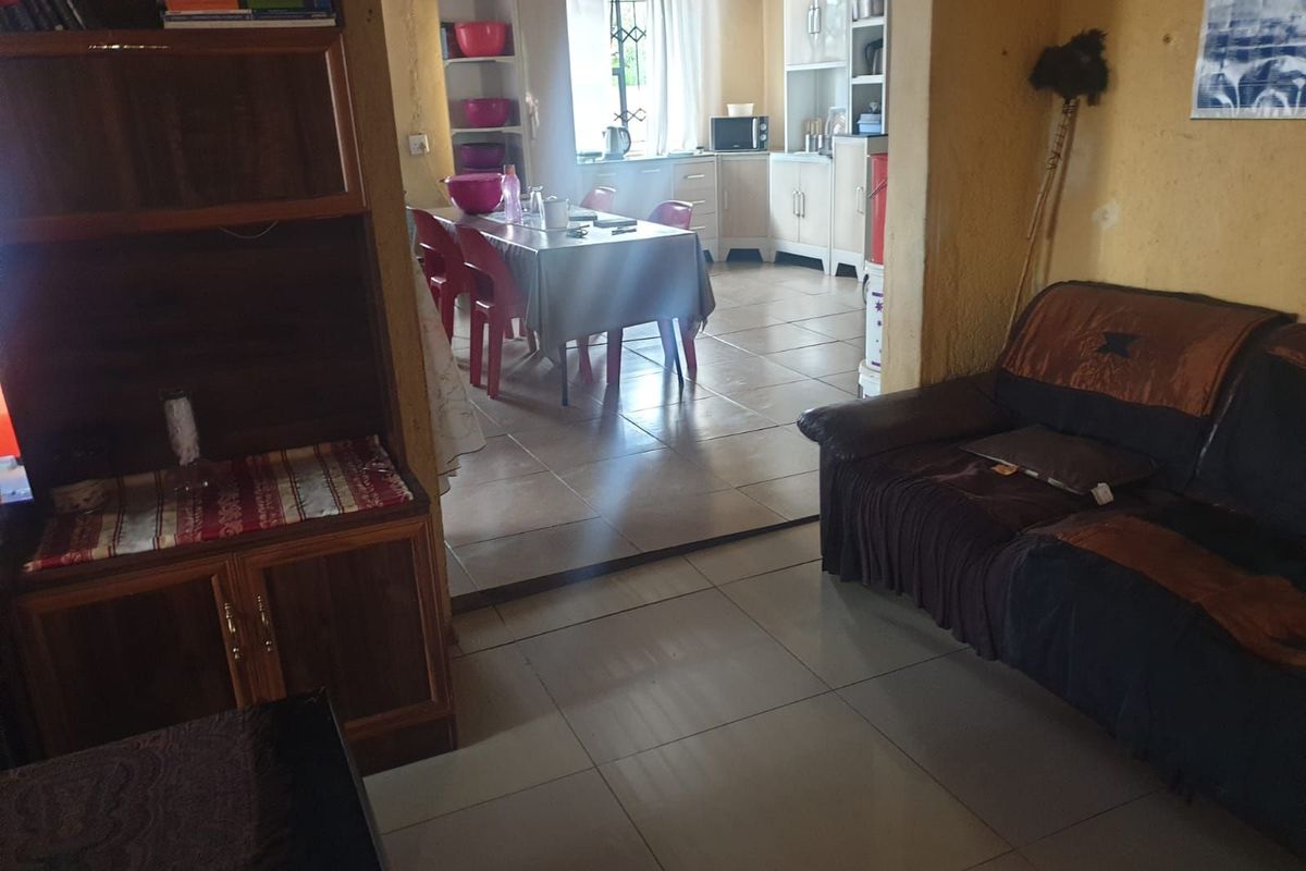 House For Sale in Hammanskraal Central - Photo 4