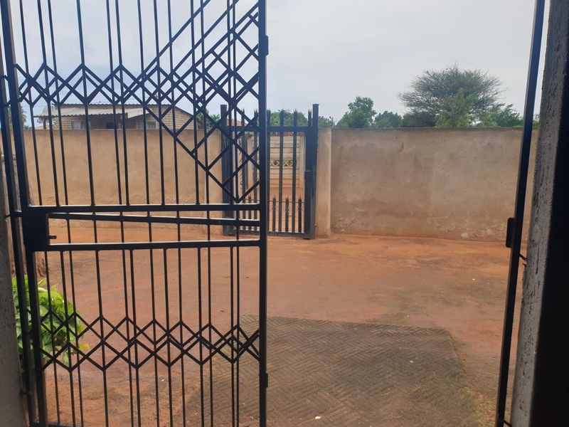 House For Sale in Hammanskraal Central - Photo 3