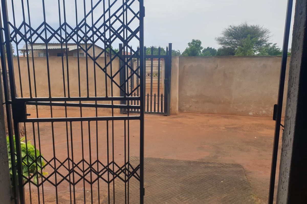 House For Sale in Hammanskraal Central - Photo 3