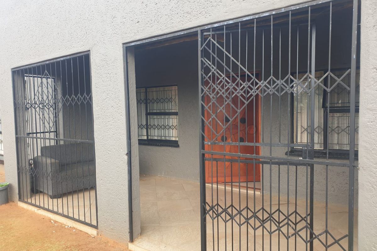 House For Sale in Hammanskraal Central - Photo 2