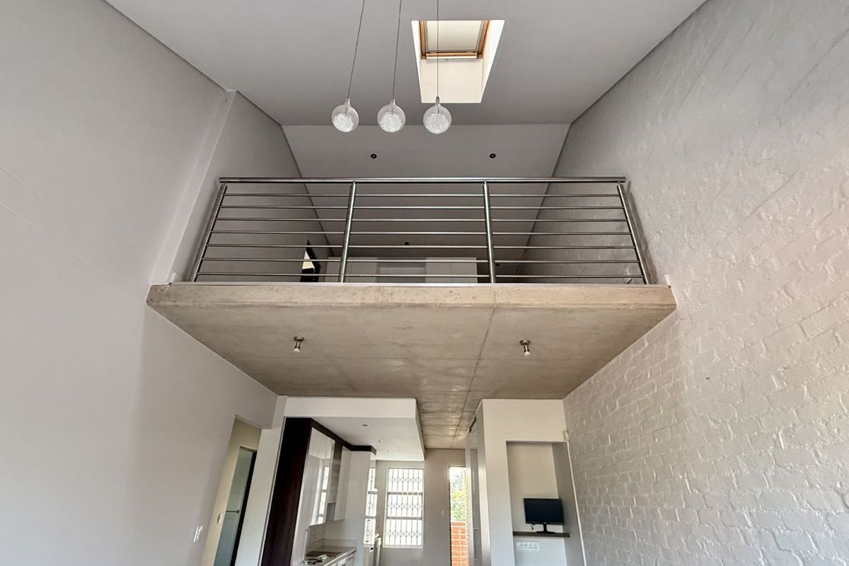 Apartment For Sale in Menlo Park - Photo 2