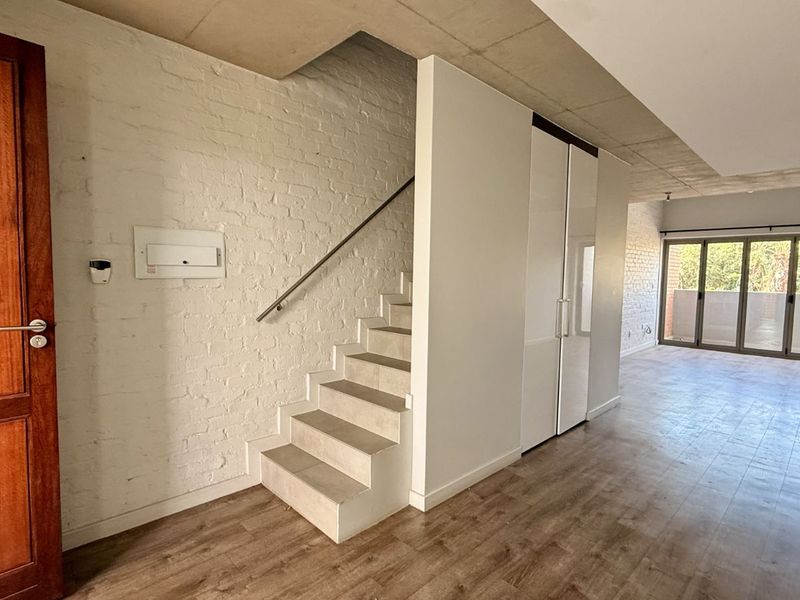 Apartment For Sale in Menlo Park - Photo 5