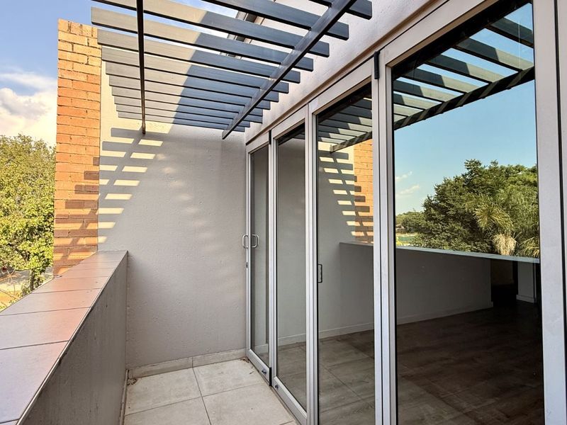 Apartment For Sale in Menlo Park - Photo 8