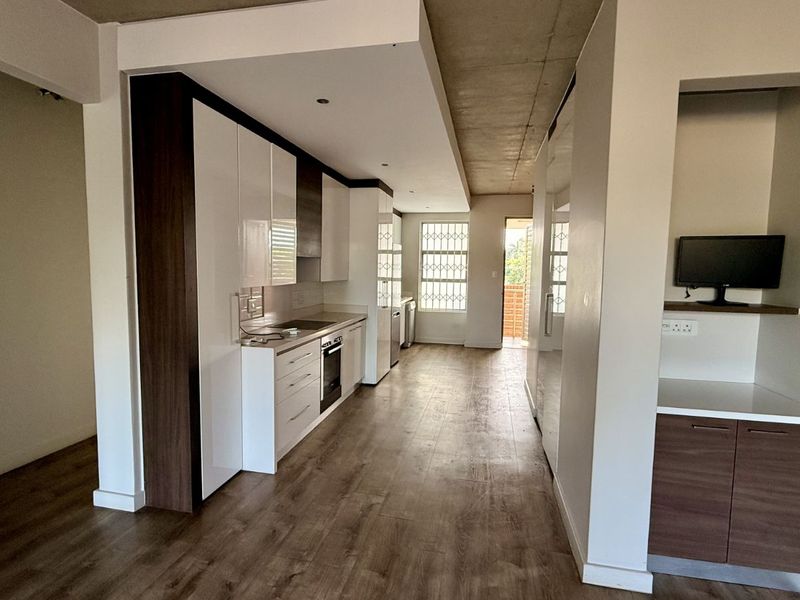 Apartment For Sale in Menlo Park - Photo 3