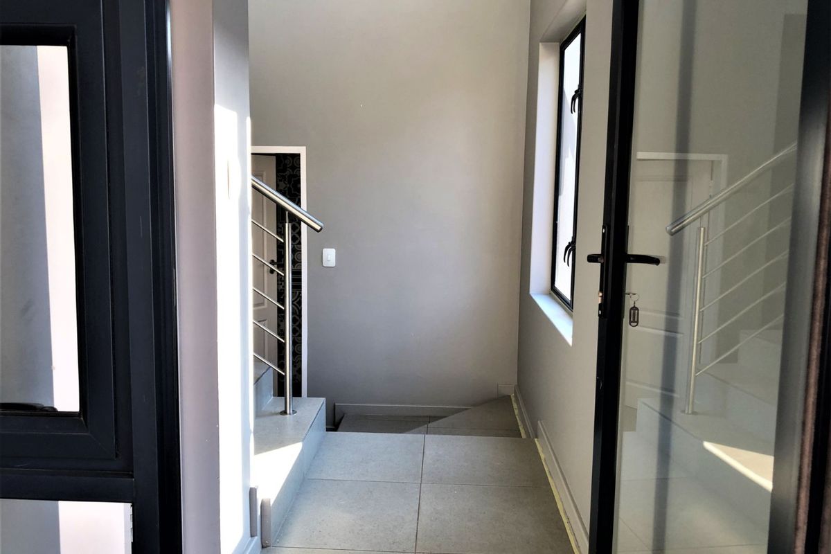 Townhouse To Rent in The Hills Game Reserve Estate - Photo 5