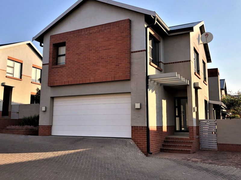 Townhouse To Rent in The Hills Game Reserve Estate - Photo 3