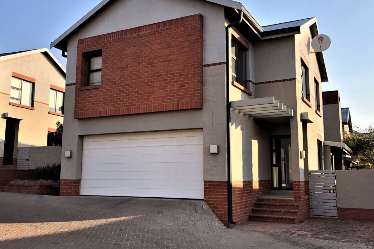 Townhouse To Rent in The Hills Game Reserve Estate - Photo 3