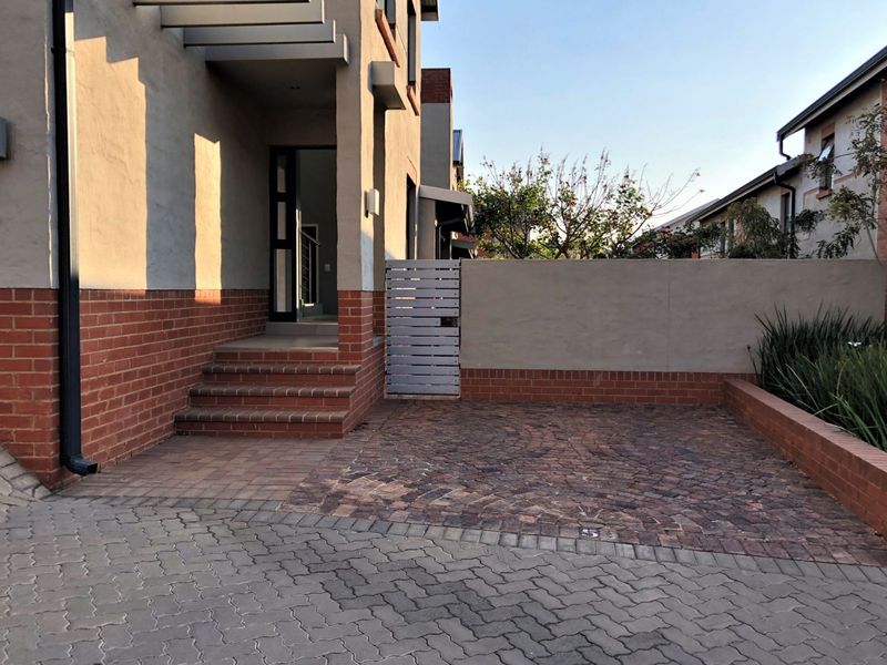 Townhouse To Rent in The Hills Game Reserve Estate - Photo 4