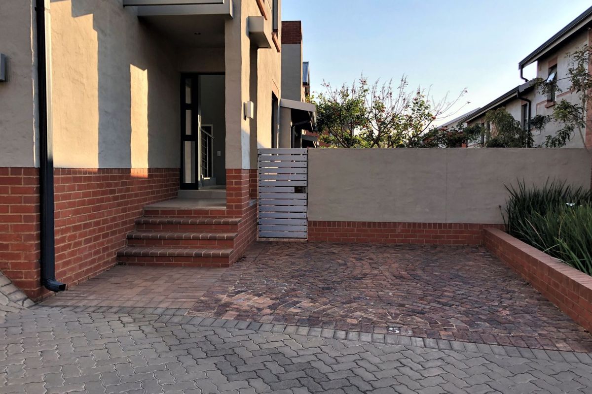 Townhouse To Rent in The Hills Game Reserve Estate - Photo 4