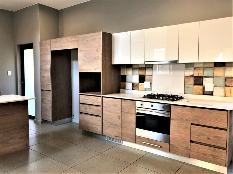 Townhouse To Rent in The Hills Game Reserve Estate - Photo 10