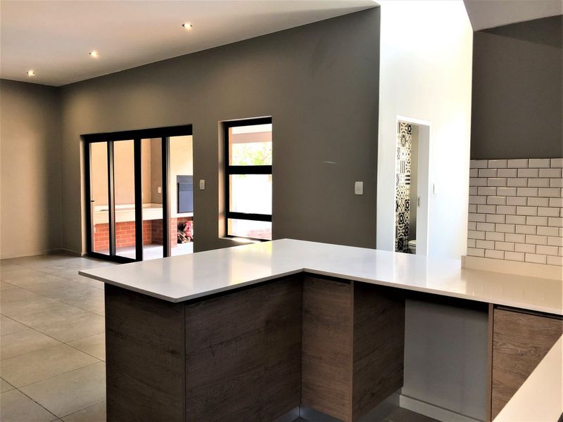 Townhouse To Rent in The Hills Game Reserve Estate - Photo 8