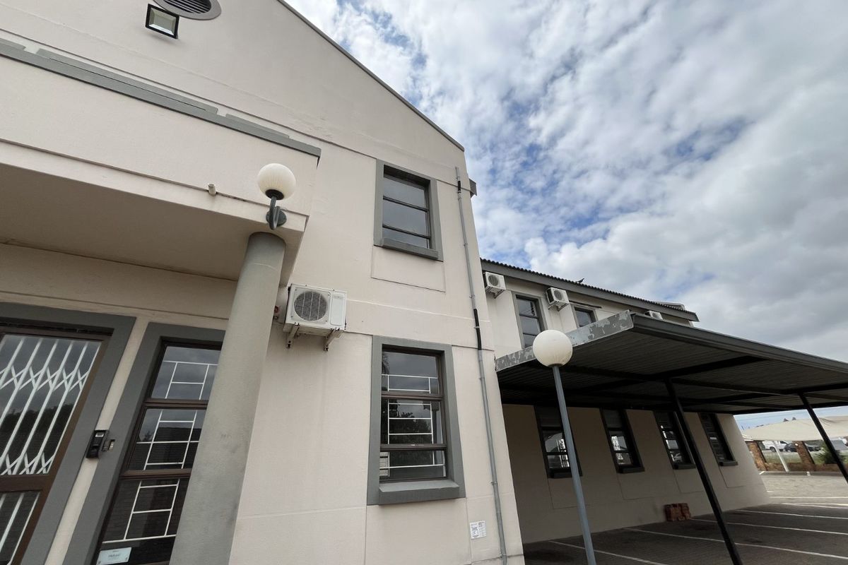 Office To Rent in Halfway House - Photo 5