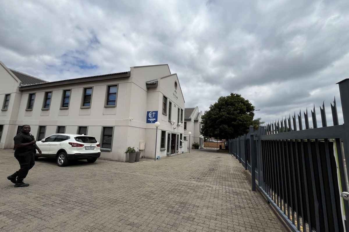 Office To Rent in Halfway House - Photo 3