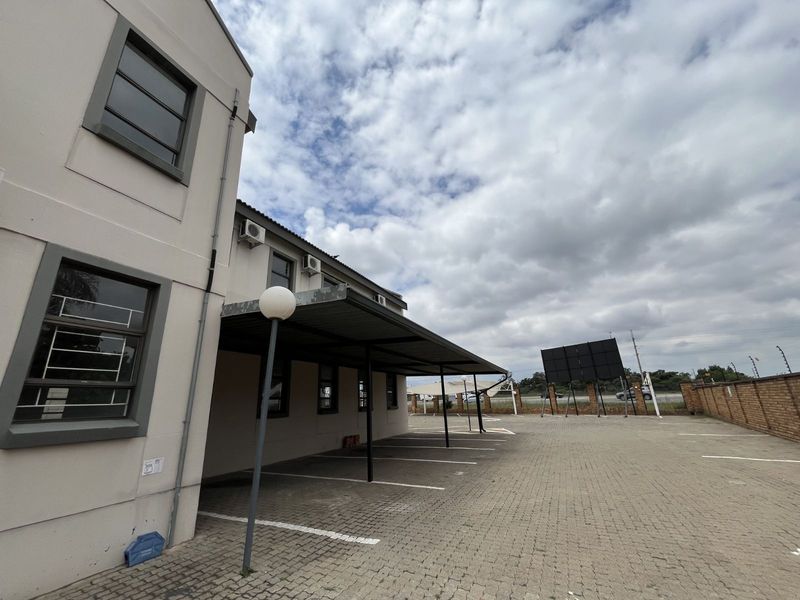 Office To Rent in Halfway House - Photo 4