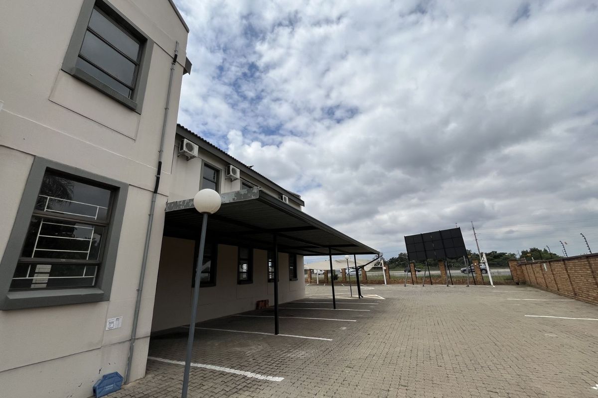 Office To Rent in Halfway House - Photo 4