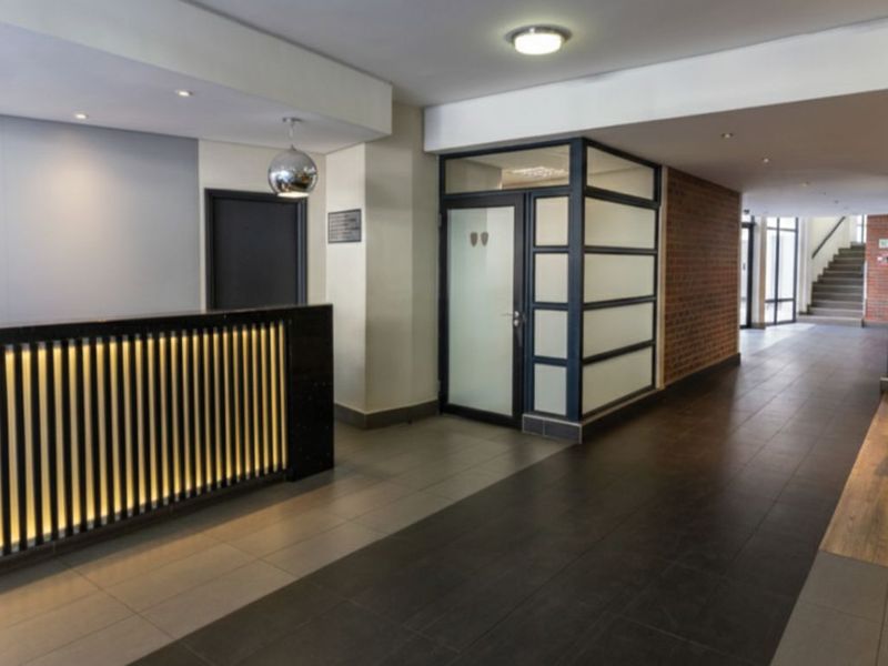 Apartment For Sale in Rosebank - Photo 3