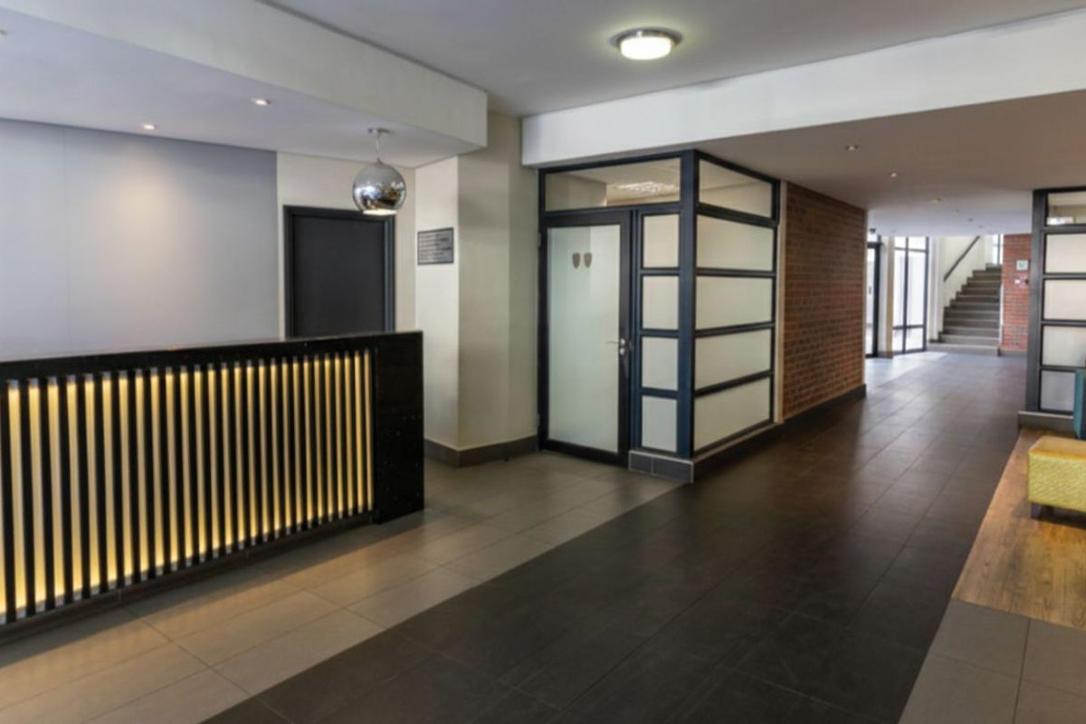 Apartment For Sale in Rosebank - Photo 3