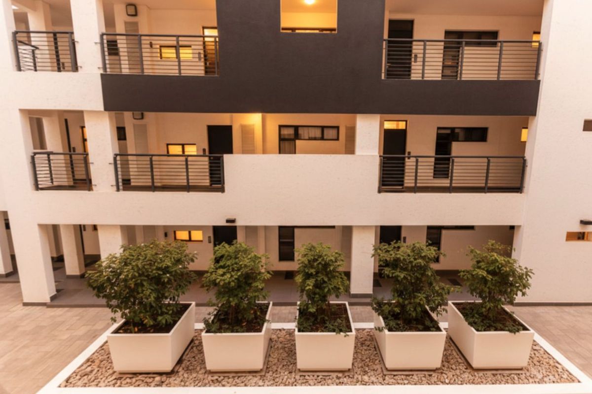 Apartment For Sale in Rosebank - Photo 2