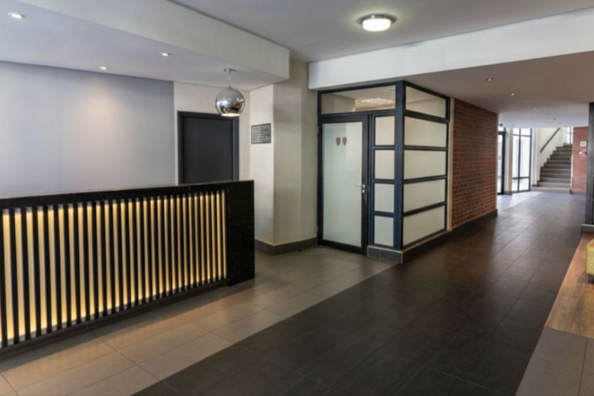 Apartment For Sale in Rosebank - Photo 3