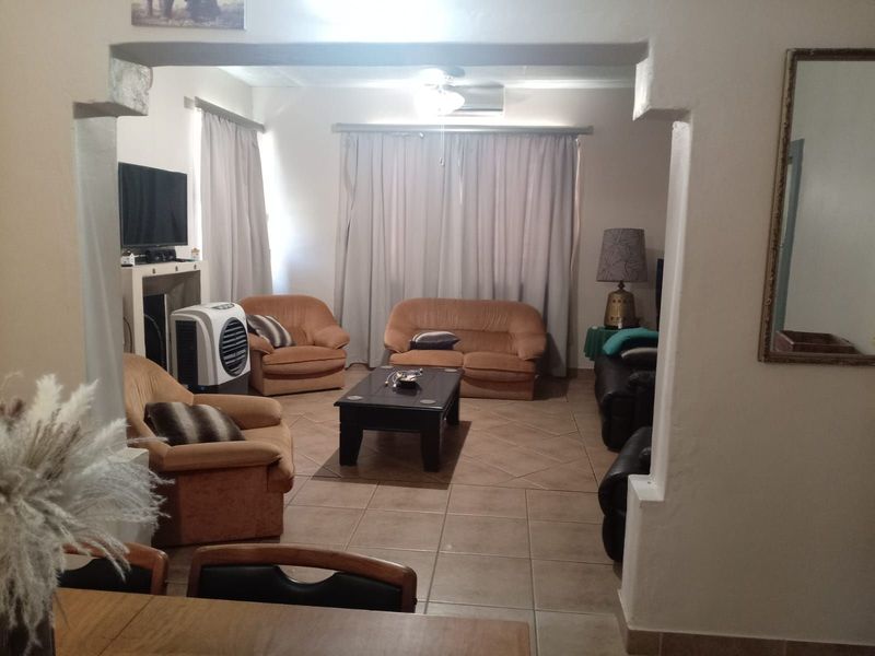 House For Sale in Bloemhof Central - Photo 4