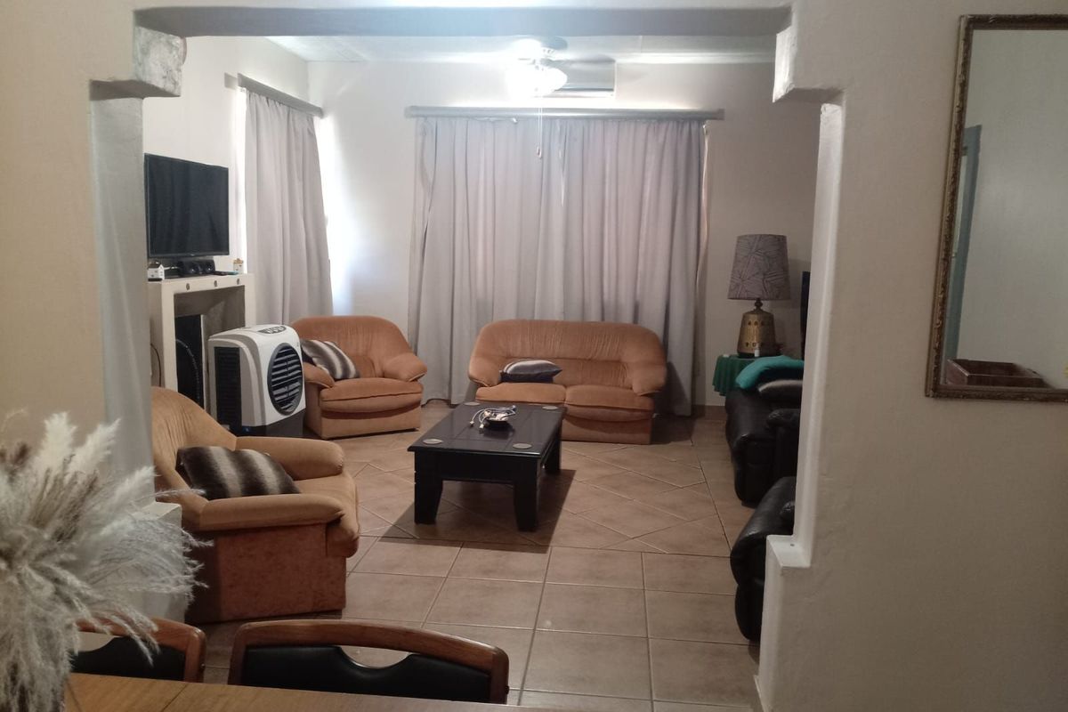 House For Sale in Bloemhof Central - Photo 4