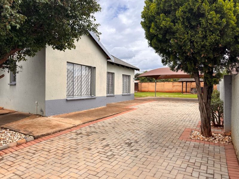 House For Sale in The Orchards - Photo 3