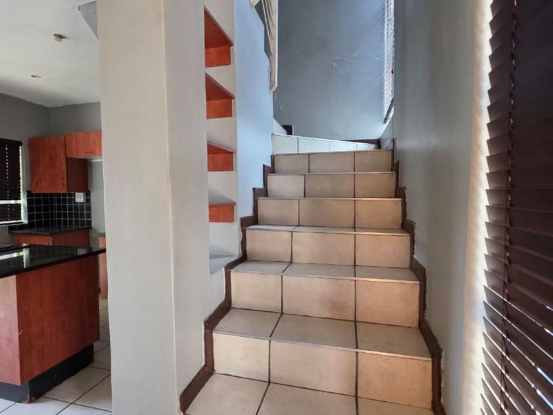 Townhouse For Sale in Pretoria North - Photo 6