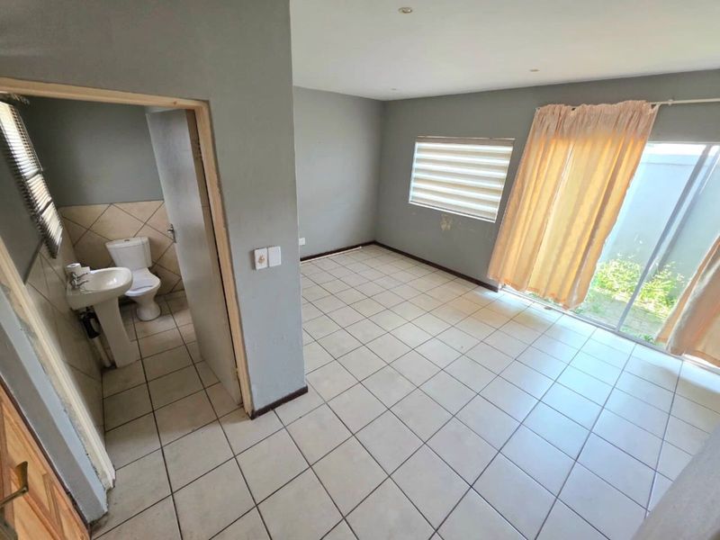 Townhouse For Sale in Pretoria North - Photo 10