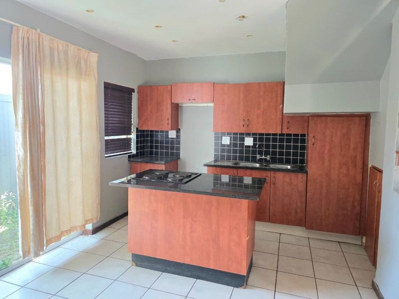 Townhouse For Sale in Pretoria North - Photo 8